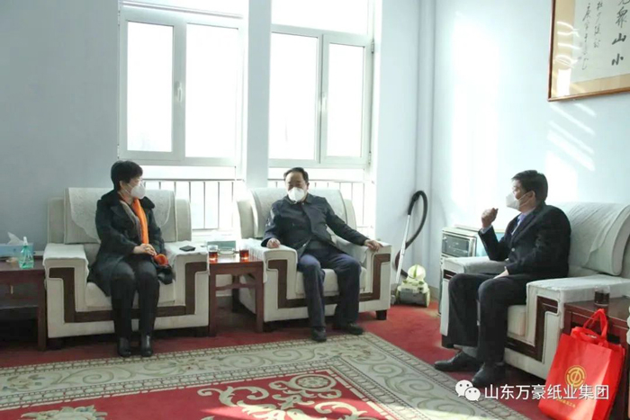 新春送溫暖 濃濃關愛情――縣總工會領導春節(jié)前夕到集團走訪慰問